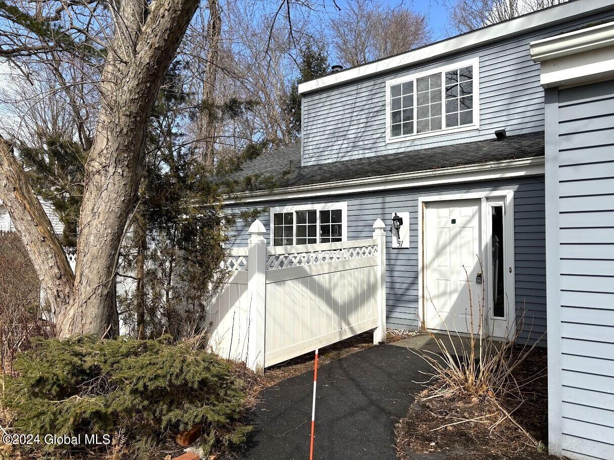 31 Oak Road Bethlehem, NY 12054 - Photo 41 of 51 Exterior front entrance