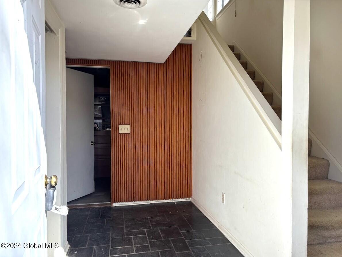 31 Oak Road Bethlehem, NY 12054 - Photo 8 of 51 Entry