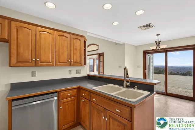 $609,900 | 3338 Spring Valley Road, Slatington, PA 18080