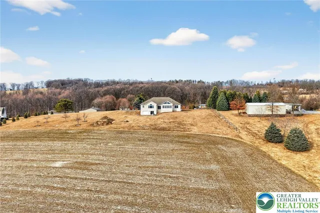 $609,900 | 3338 Spring Valley Road, Slatington, PA 18080