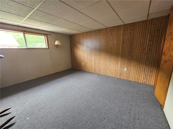 a view of room with furniture and a ceiling fan