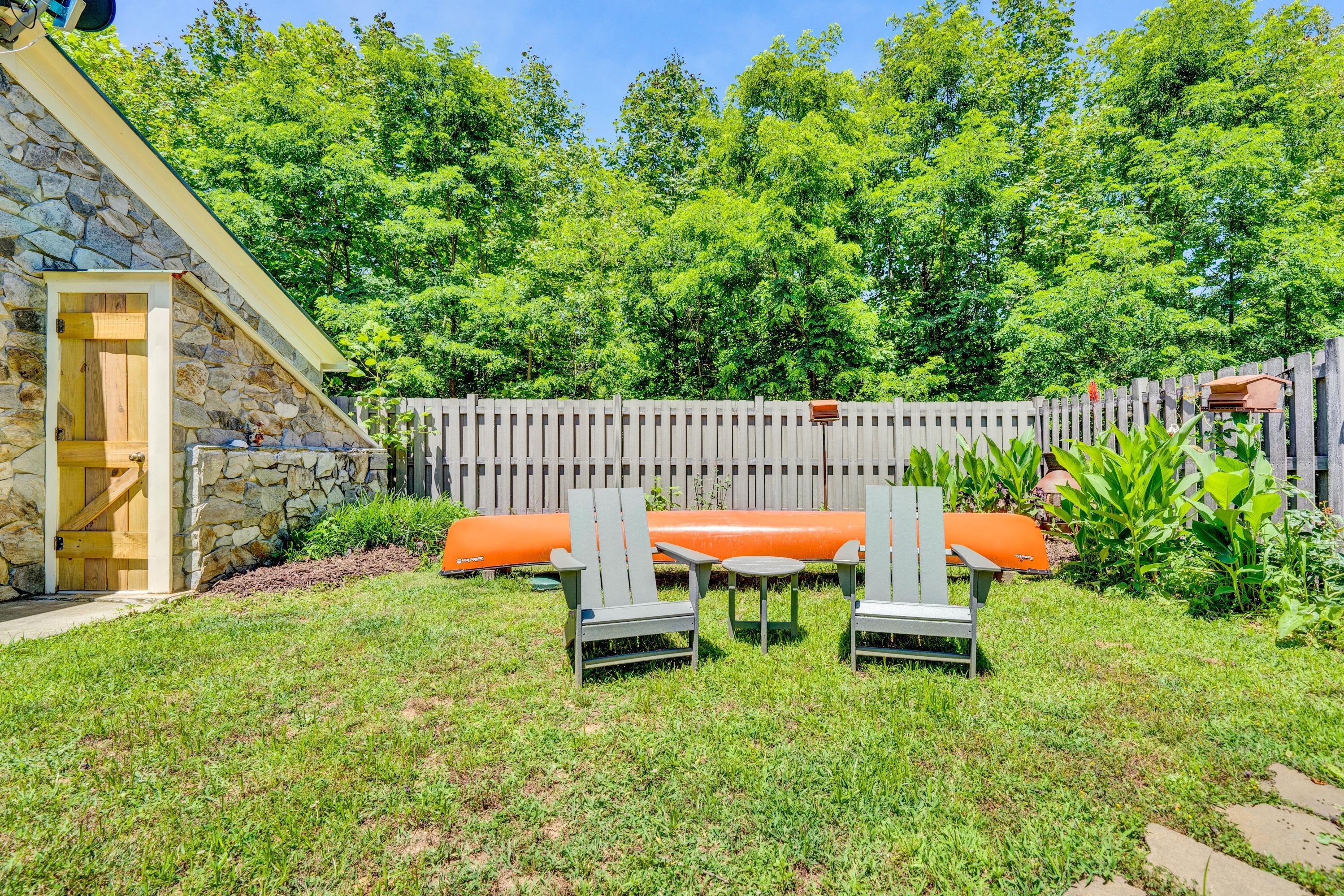 670 Twin Ridge Marina Road Henry, VA 24102 - Photo 24 of 87 a garden view with a seating space