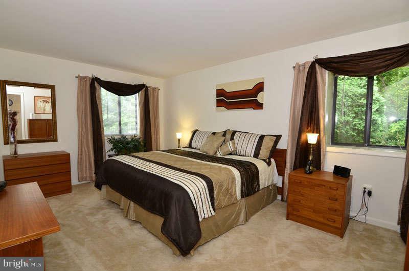 11800 Riders Lane Reston, VA 20191 - Photo 13 of 23 Bedroom Master