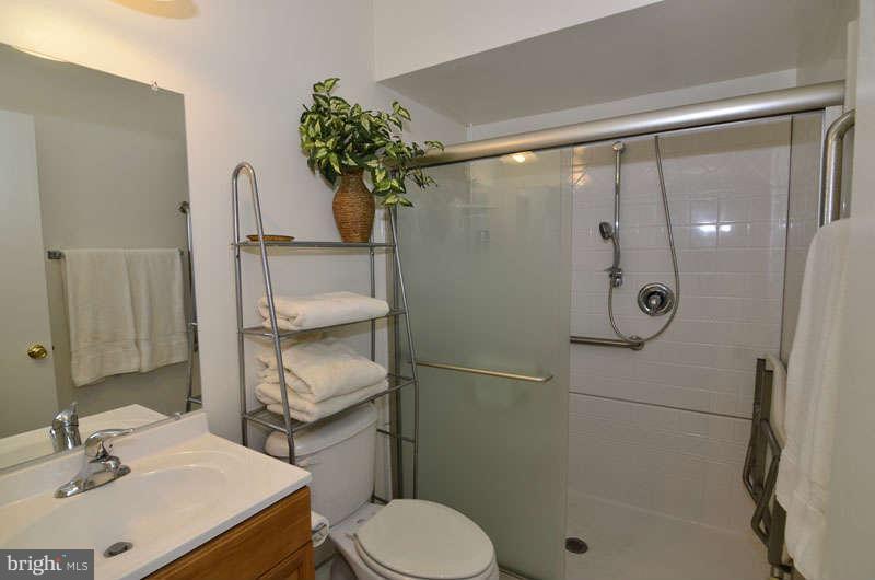 11800 Riders Lane Reston, VA 20191 - Photo 17 of 23 Bath
