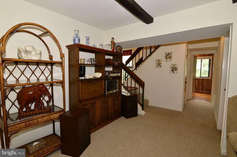 11800 Riders Lane Reston, VA 20191 - Photo 18 of 23 Family Room