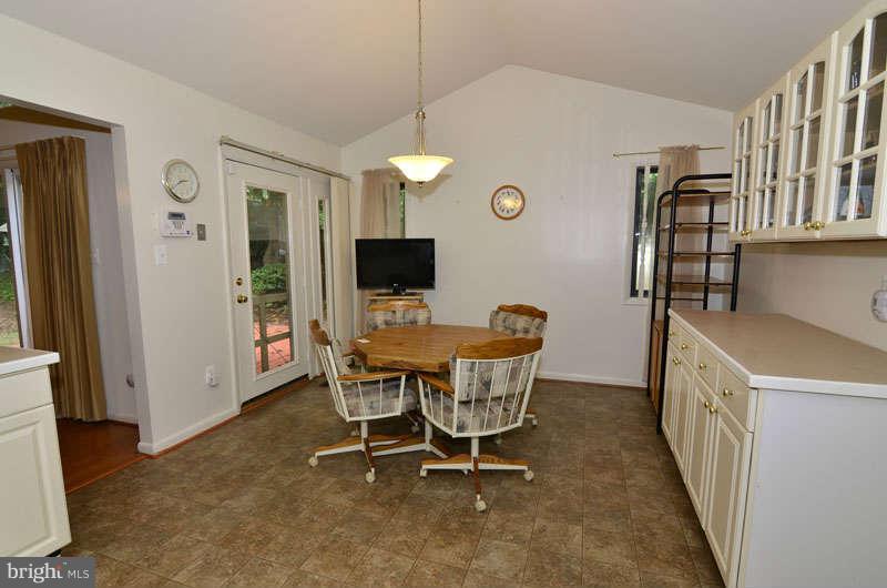11800 Riders Lane Reston, VA 20191 - Photo 5 of 23 Kitchen