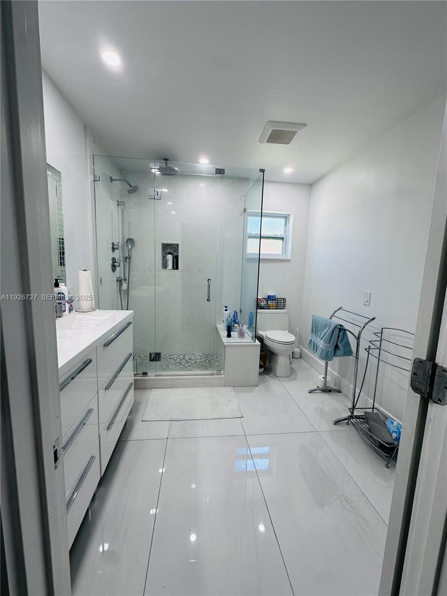 165 Southwest 130th Avenue Miami, FL 33182 - Photo 8 of 20 a bathroom with 2 sink and a mirror