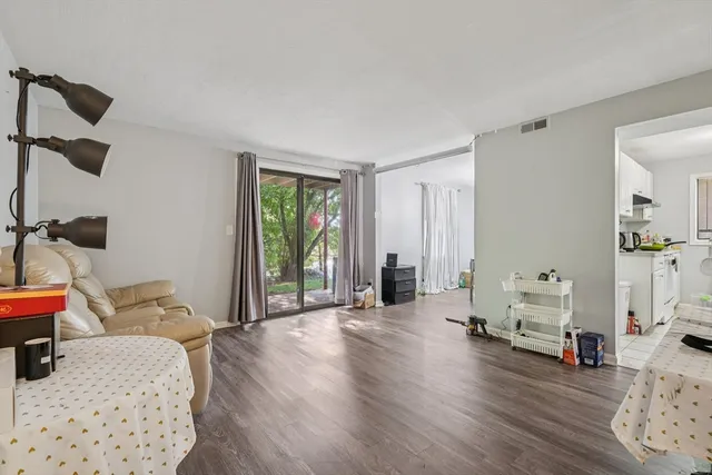 $3,200 | 25 Rockland Street, Unit 3, Boston, MA 02132