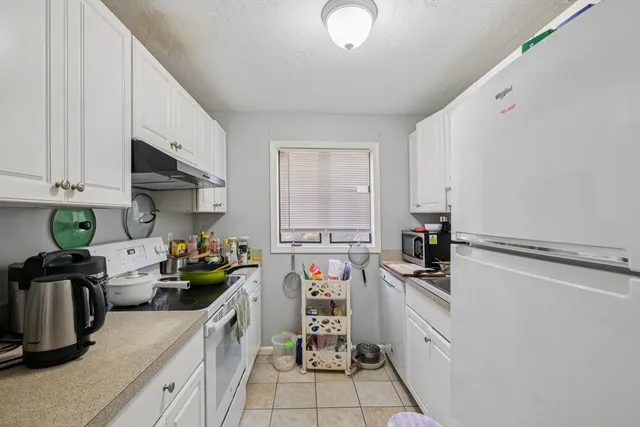 $3,200 | 25 Rockland Street, Unit 3, Boston, MA 02132