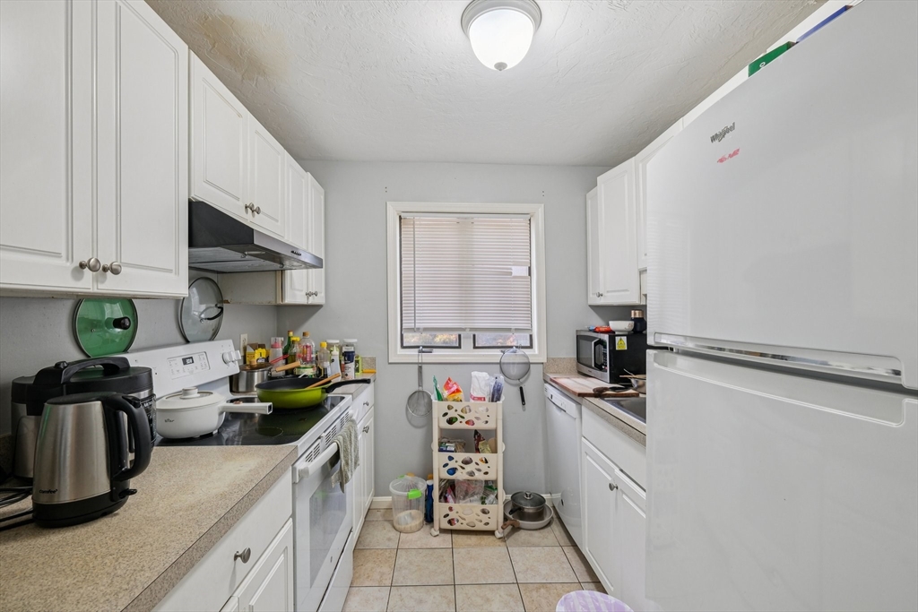 25 Rockland Street, Unit 3 Boston, MA 02132 - Photo 4 of 9