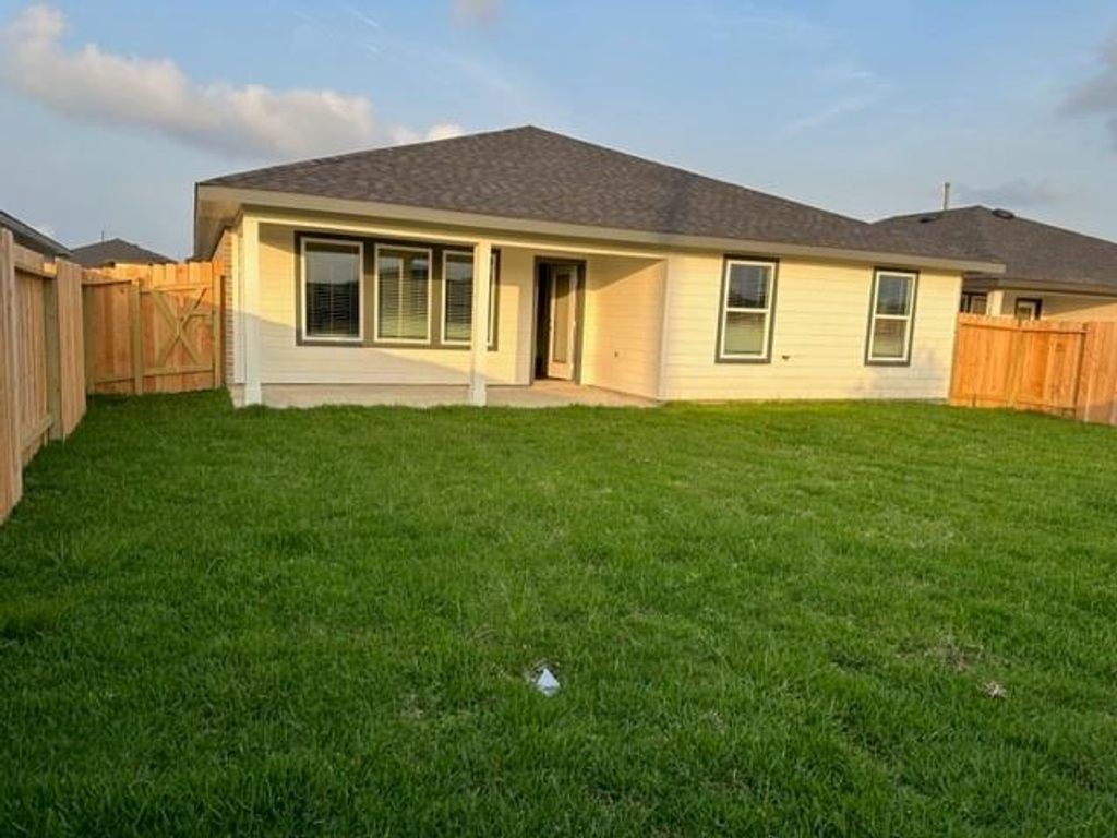 7826 Sleek Flock Lane Rosharon, TX 77583 - Photo 11 of 16 a front view of a house with a garden