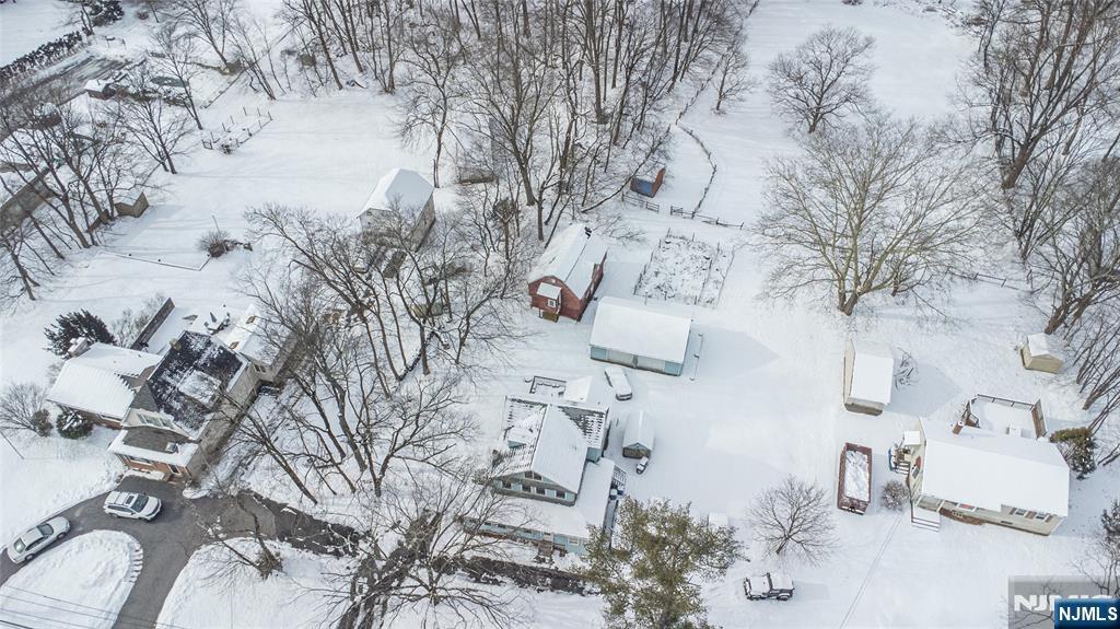 573 Wyckoff Avenue Mahwah, NJ 07430 - Photo 26 of 30 a backyard of a house with lots of green space