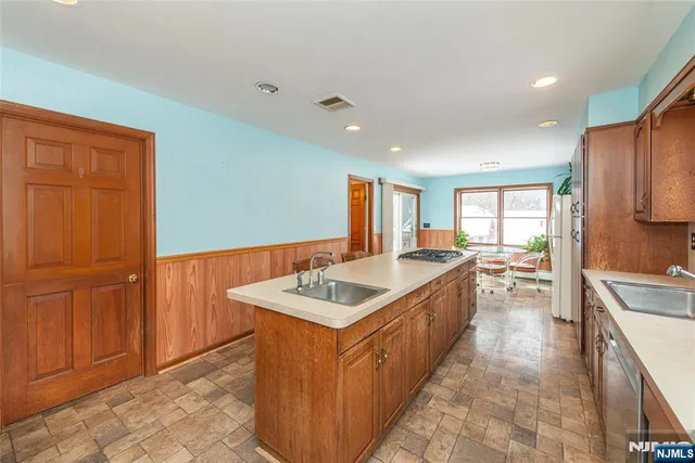 $799,888 | 573 Wyckoff Avenue, Mahwah, NJ 07430