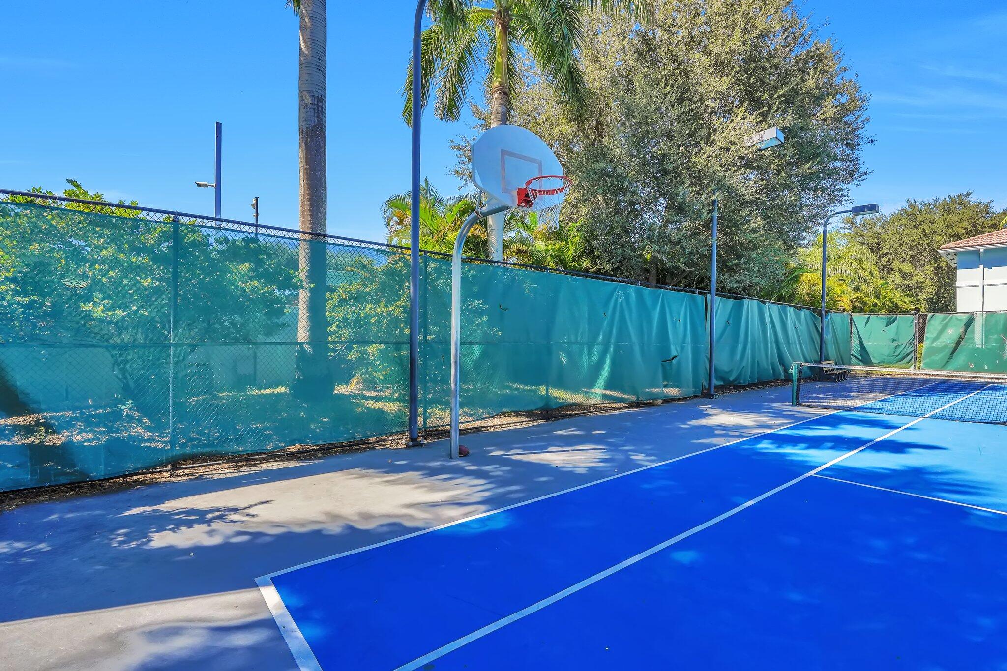 1969 Alamanda Way, Unit 1969 Riviera Beach, FL 33404 - Photo 23 of 26 a backyard of a house with lots of green space