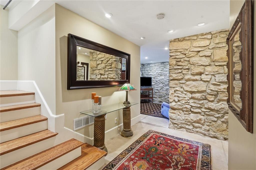 4708 Rockhill Road Kansas City, MO 64110 - Photo 21 of 48