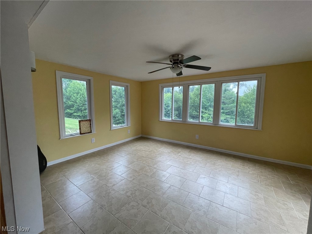 402 Summit Road Marietta, OH 45750 - Photo 8 of 24 Sunroom