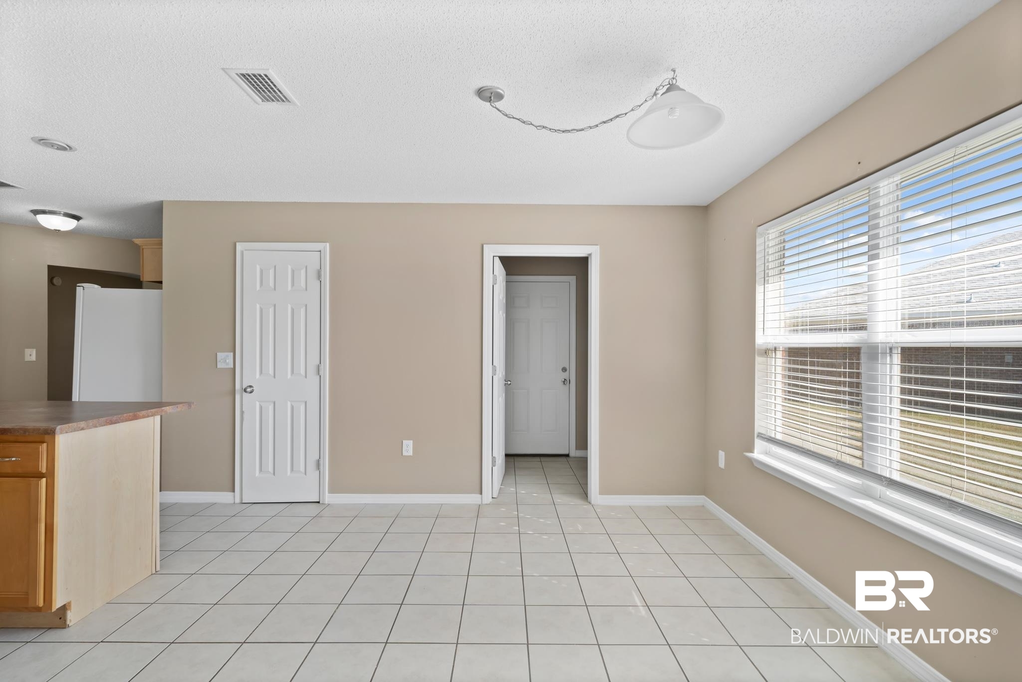 1064 Amazon Drive Foley, AL 36535 - Photo 10 of 26 Breakfast nook
