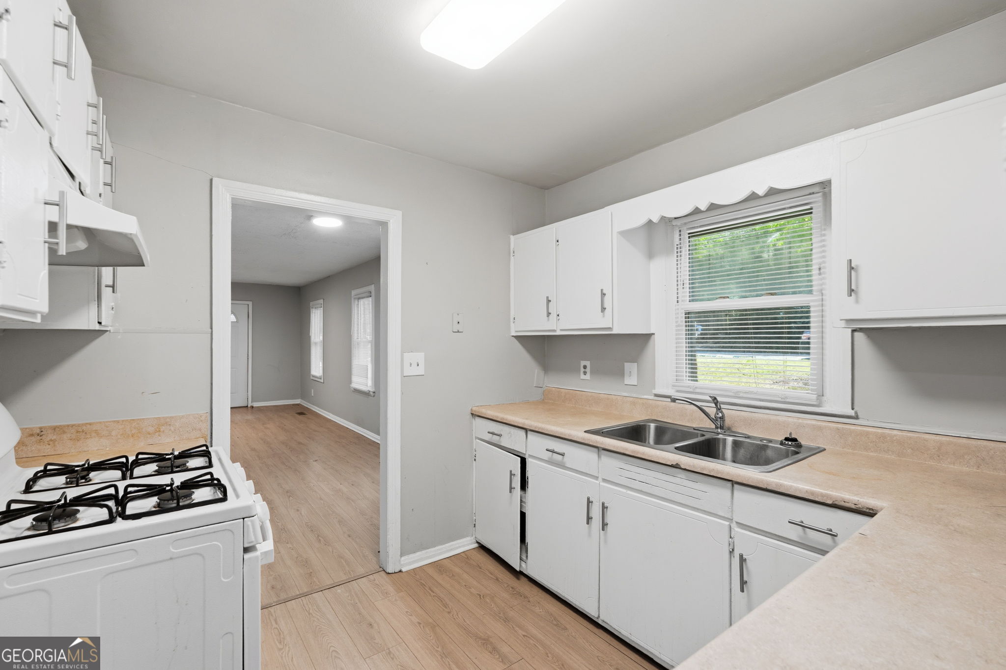 178 Meador Way Southeast Atlanta, GA 30315 - Photo 7 of 32 Gallery Image 7