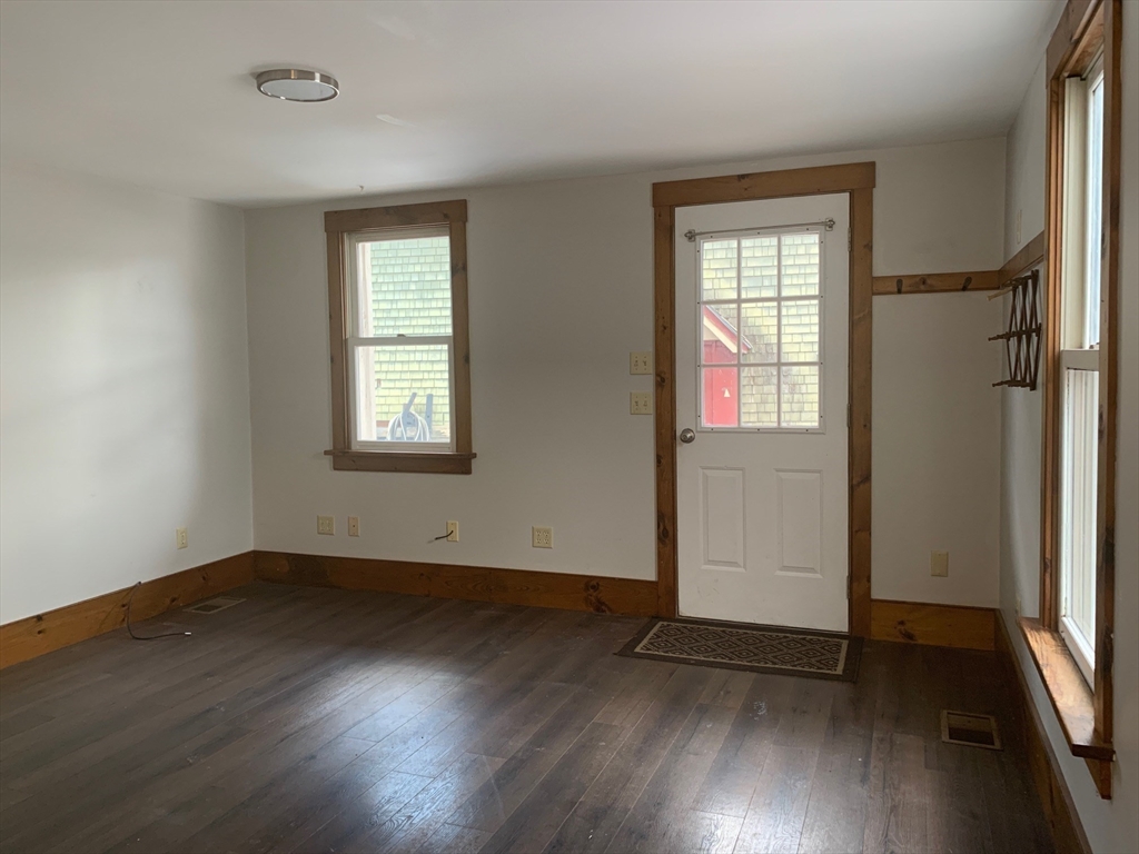 9 Union Avenue Montague, MA 01347 - Photo 4 of 25