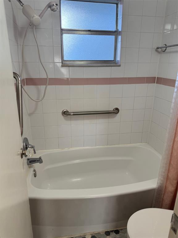 3774 Inverrary Boulevard, Unit 106P Lauderhill, FL 33319 - Photo 21 of 29 a bathroom with a toilet and a bathtub