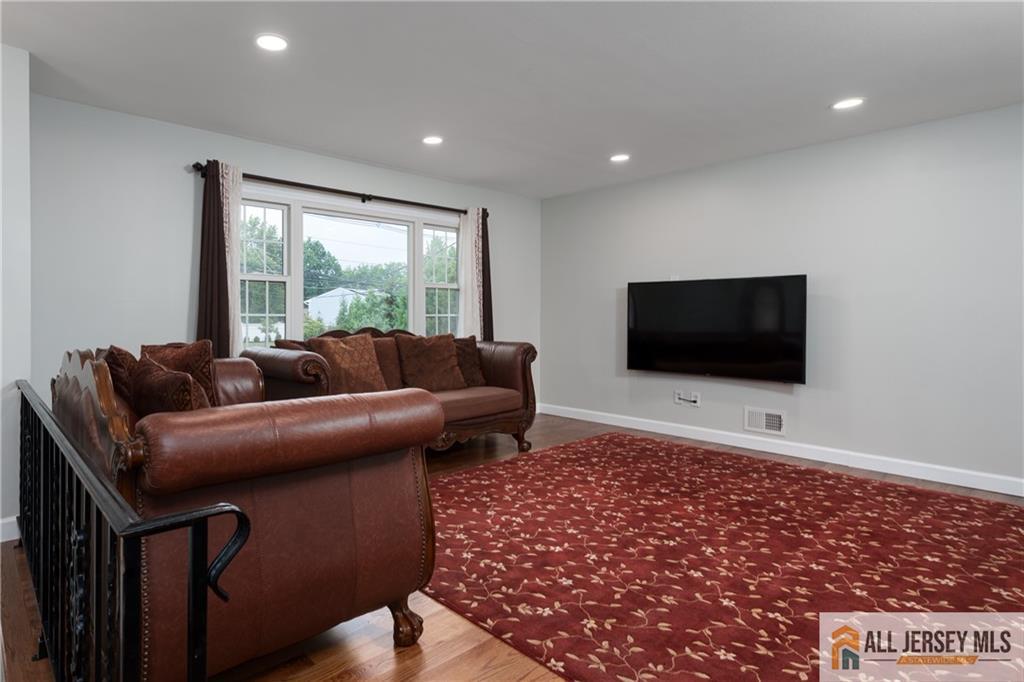 2025 Oak Tree Road Edison, NJ 08820 - Photo 5 of 29