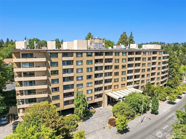 $380,000 | 4545 Sand Point Way Northeast, Unit 304, Seattle, WA 98105