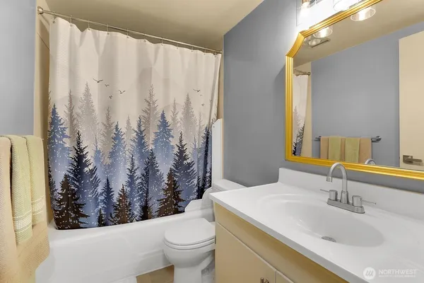 $380,000 | 4545 Sand Point Way Northeast, Unit 304, Seattle, WA 98105