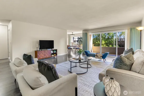 $380,000 | 4545 Sand Point Way Northeast, Unit 304, Seattle, WA 98105