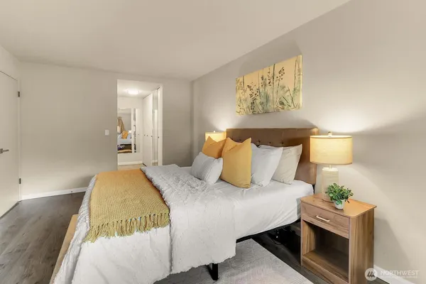 $380,000 | 4545 Sand Point Way Northeast, Unit 304, Seattle, WA 98105