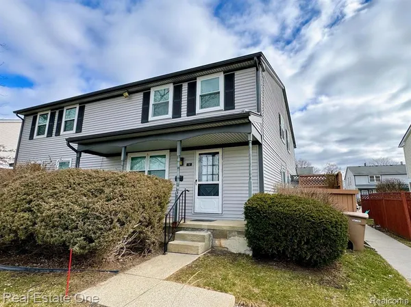 $1,305 | 16 Greenwoode Ln., Pontiac, MI 48340