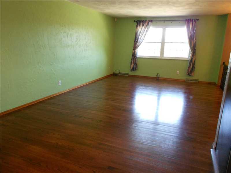 1200 Clifton Road Washington, PA 15301 - Photo 8 of 25 Living Room.