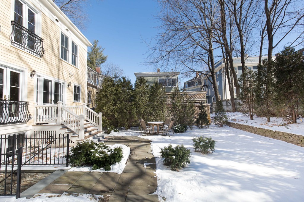 26 Parker Street Cambridge, MA 02138 - Photo 27 of 29 a view of a building with a yard