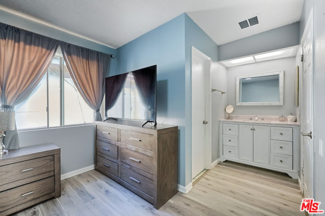 7422 Hazeltine Avenue, Unit 3 Van Nuys, CA 91405 - Photo 15 of 36