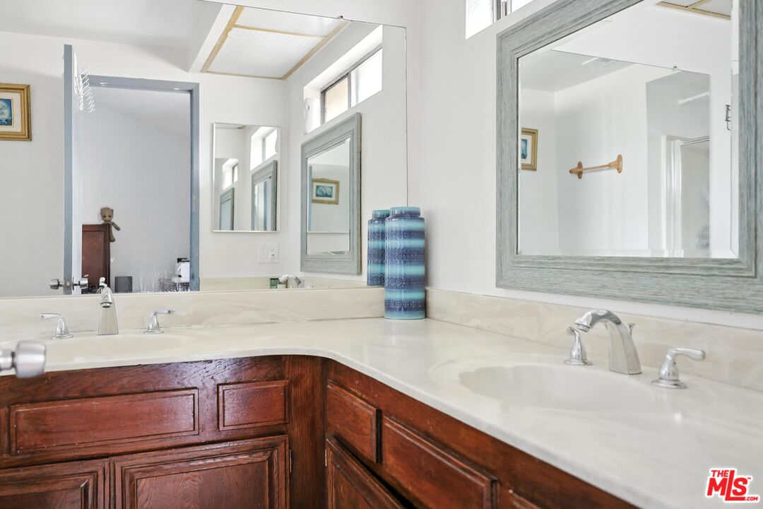 7422 Hazeltine Avenue, Unit 3 Van Nuys, CA 91405 - Photo 25 of 36 a bathroom with a sink and a mirror