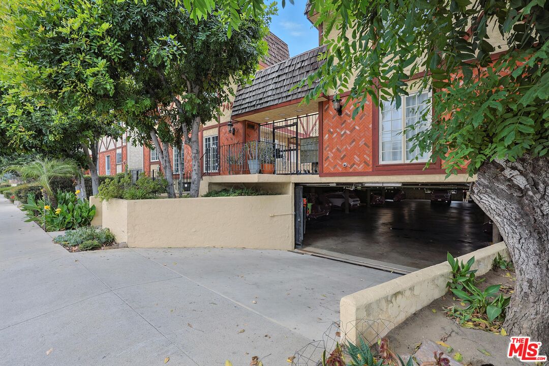 7422 Hazeltine Avenue, Unit 3 Van Nuys, CA 91405 - Photo 35 of 36