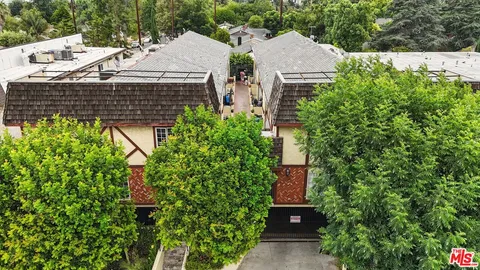 $490,000 | 7422 Hazeltine Avenue, Unit 3, Van Nuys, CA 91405