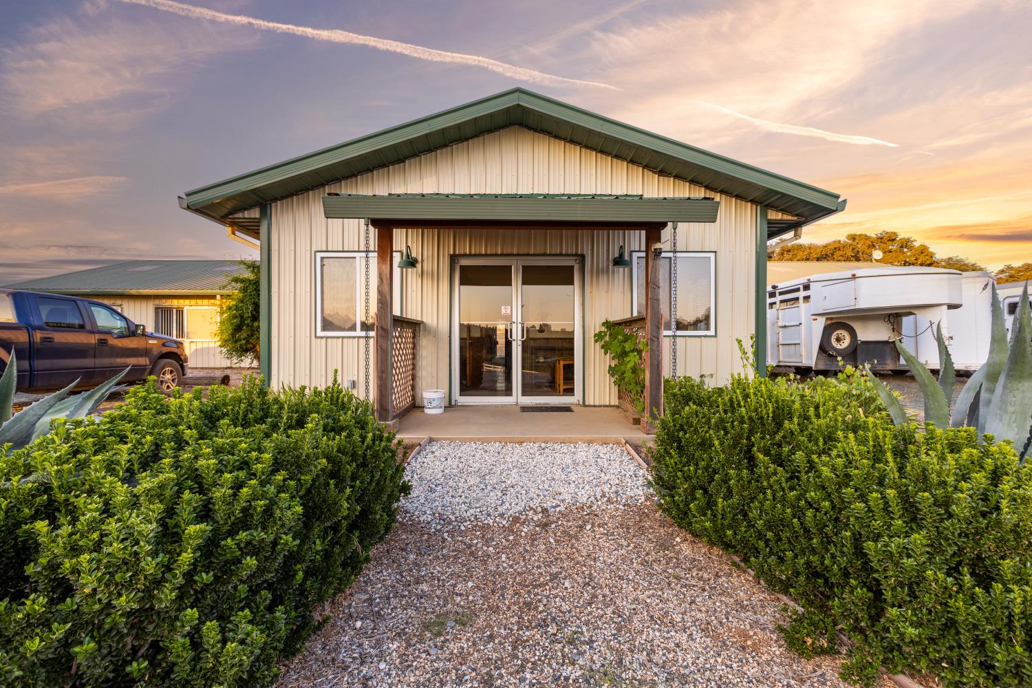20945 Bear Hollow Road Grass Valley, CA 95949 - Photo 19 of 82 front view of a house with a yard