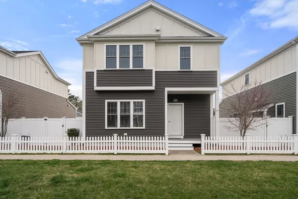 $729,000 | 15 Cleary Circle, Unit 15, Norfolk, MA 02056