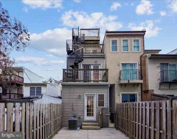 $3,399 | 111 East Cross Street, Baltimore, MD 21230