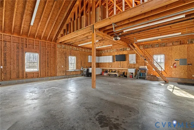 a view of a parking area