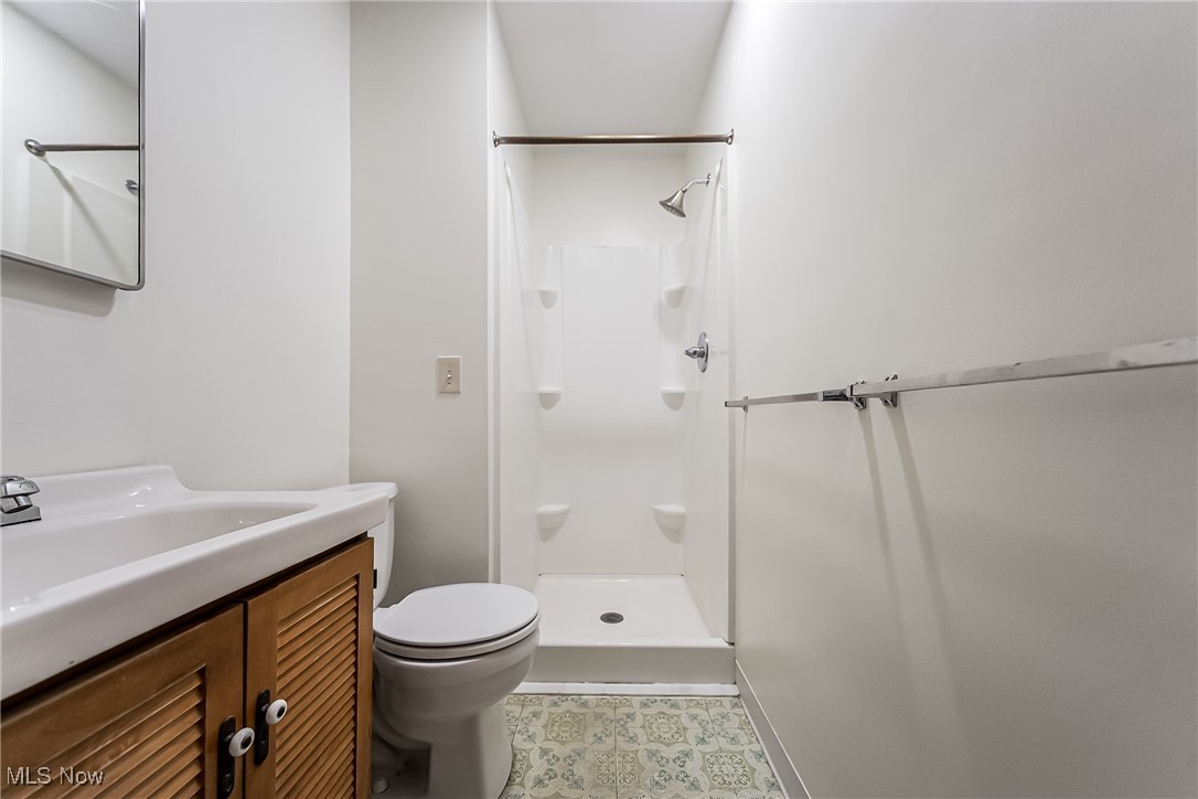 34580 Pettibone Road Solon, OH 44139 - Photo 16 of 36 Primary ensuite