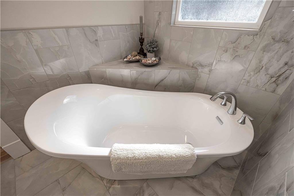 3667 Jones Mill Road Carrollton, GA 30116 - Photo 54 of 66 a bathroom with a bathtub