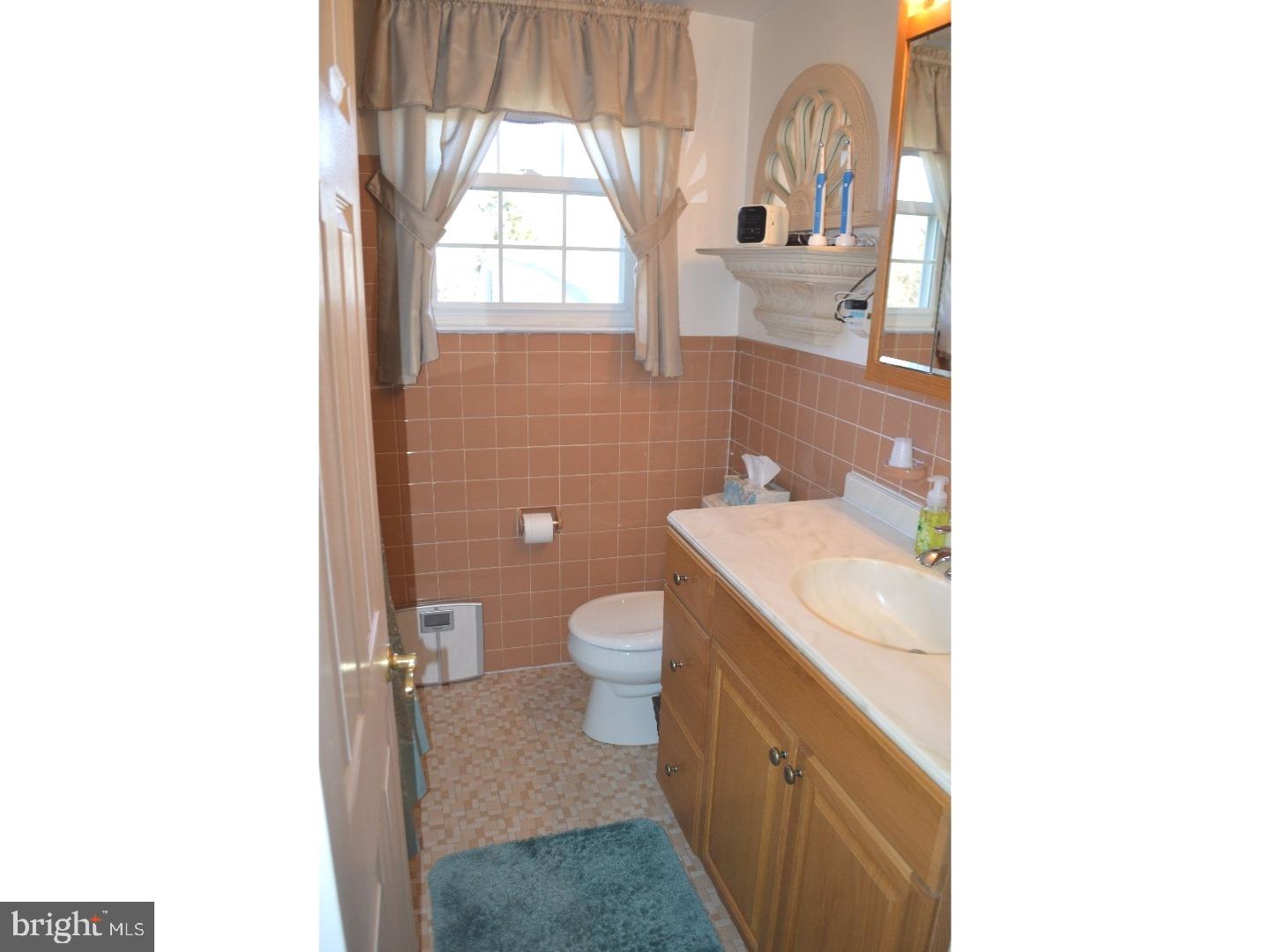 613 Cambridge Road Brookhaven, PA 19015 - Photo 17 of 25 Bathroom