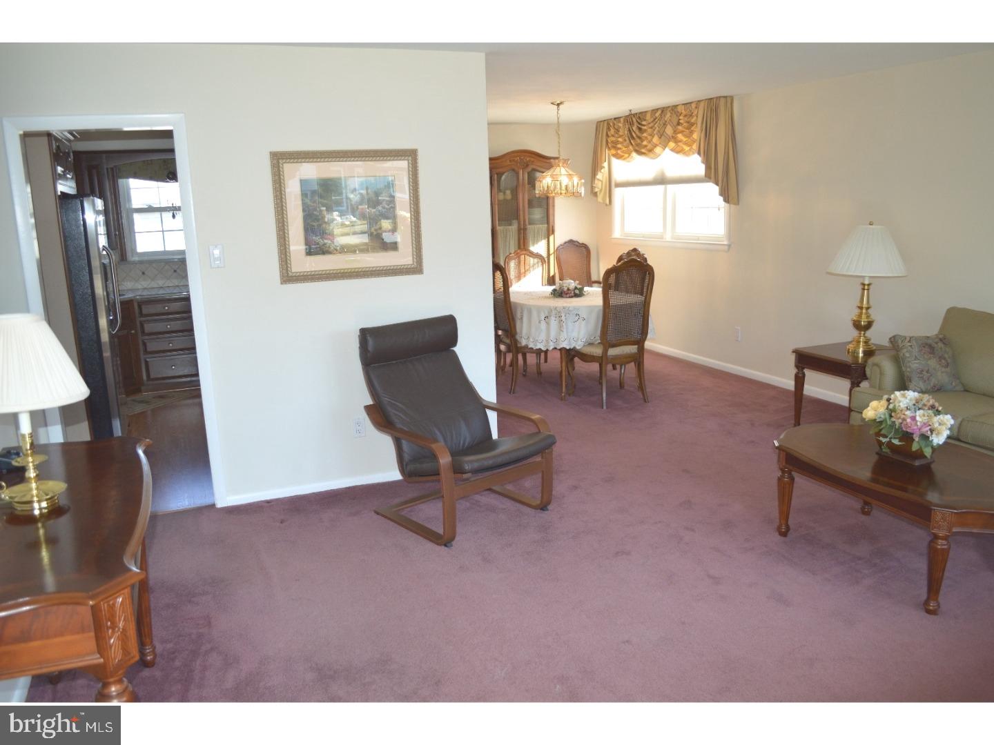 613 Cambridge Road Brookhaven, PA 19015 - Photo 6 of 25 Living Room