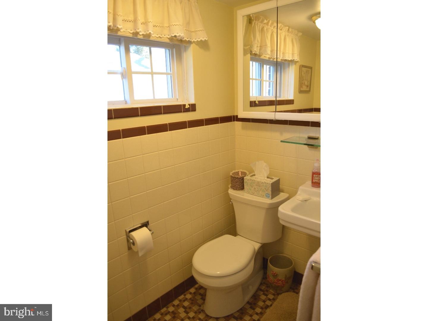 613 Cambridge Road Brookhaven, PA 19015 - Photo 10 of 25 Bathroom