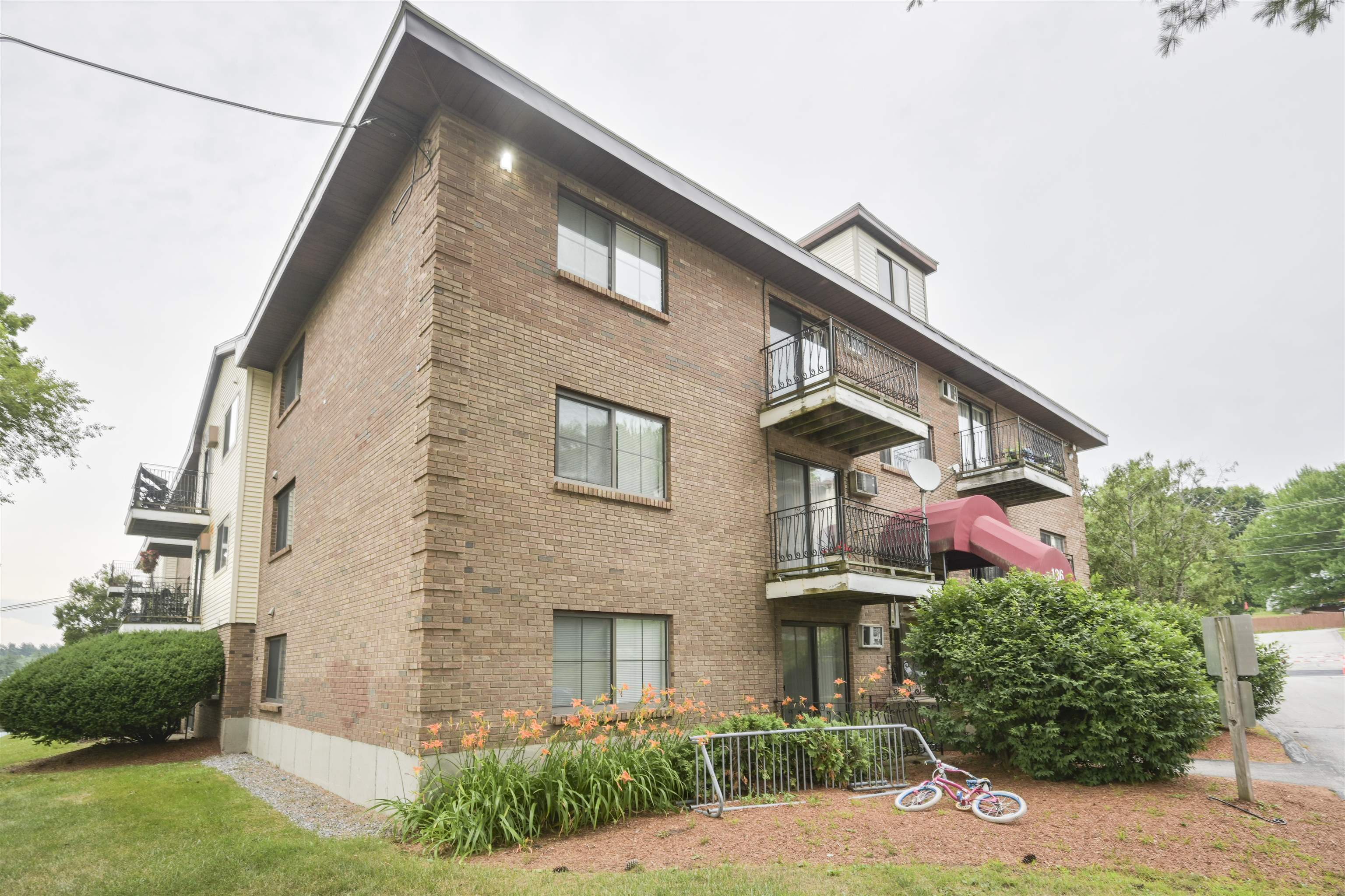 136 Mammoth Road, Unit 621 Hooksett, NH 03106 - Photo 1 of 28