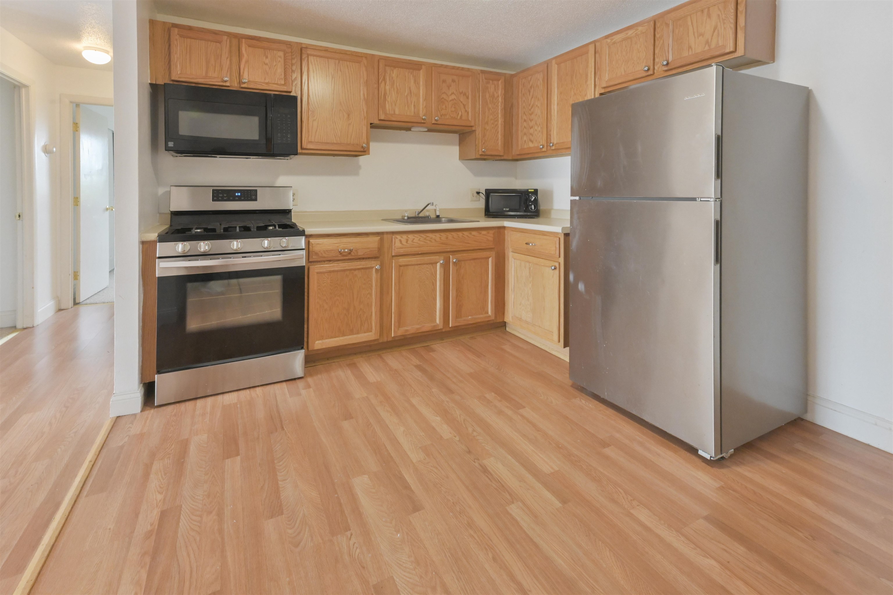 136 Mammoth Road, Unit 621 Hooksett, NH 03106 - Photo 3 of 28