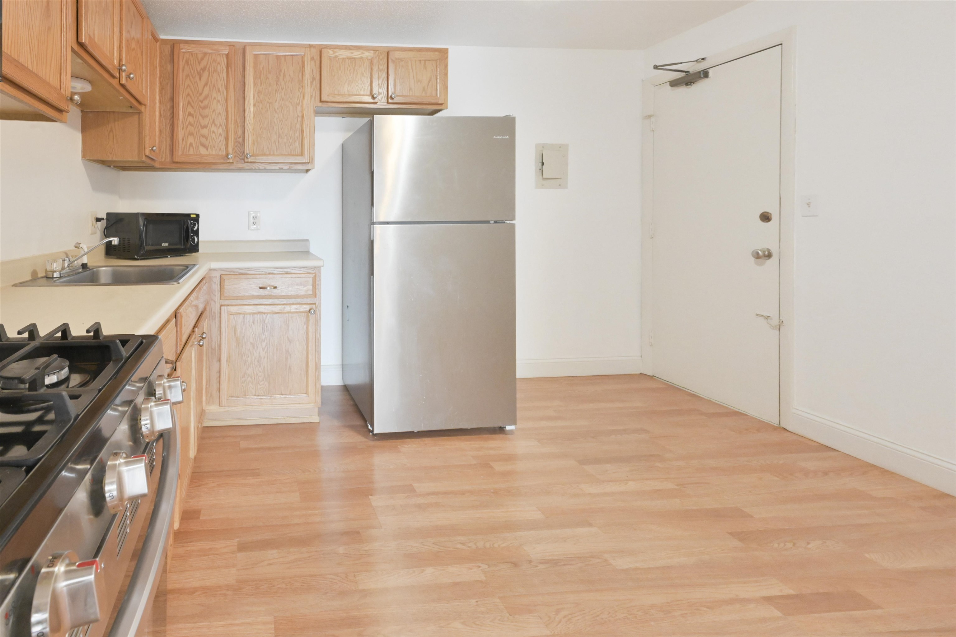 136 Mammoth Road, Unit 621 Hooksett, NH 03106 - Photo 4 of 28