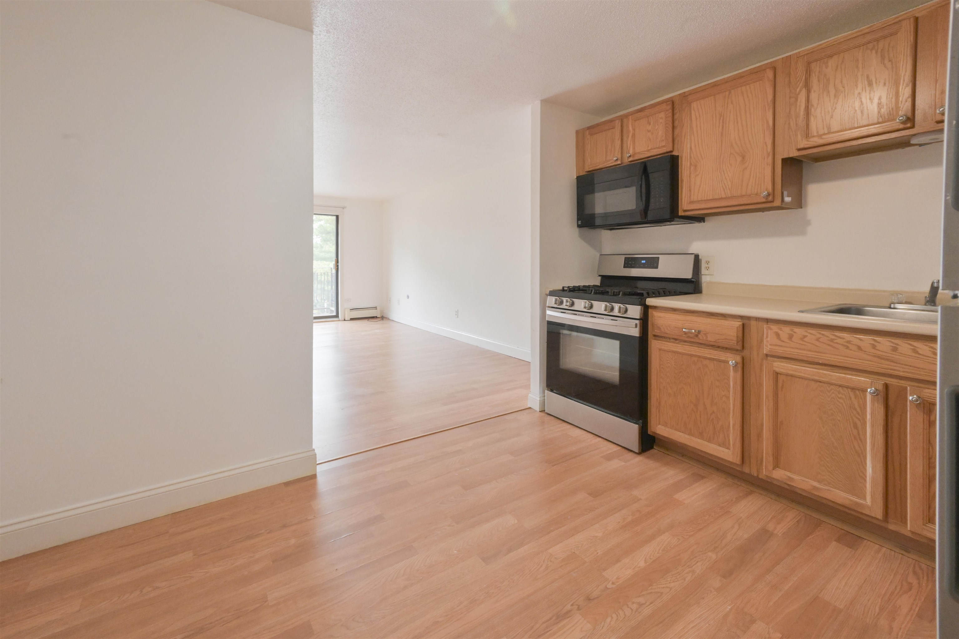 136 Mammoth Road, Unit 621 Hooksett, NH 03106 - Photo 5 of 28