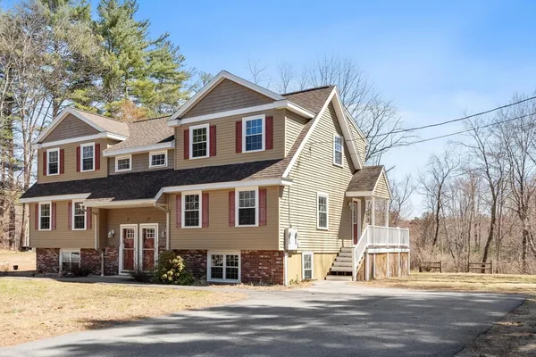 $3,300 | 27 Pine Street, Unit 2, Pepperell, MA 01463